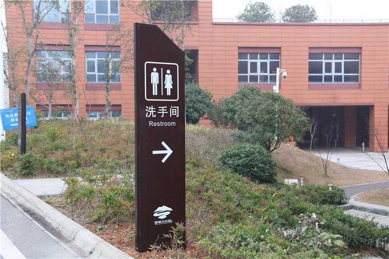 在標識設計中，箭頭起到什么作用呢？