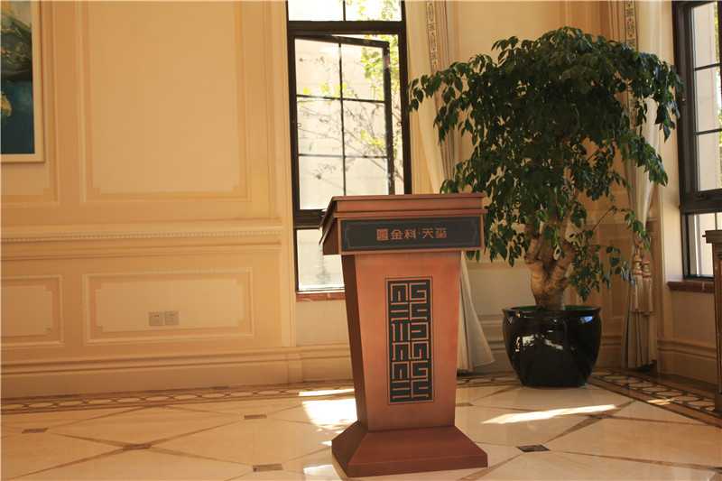 在標(biāo)識設(shè)計(jì)中，色彩帶給人的感受